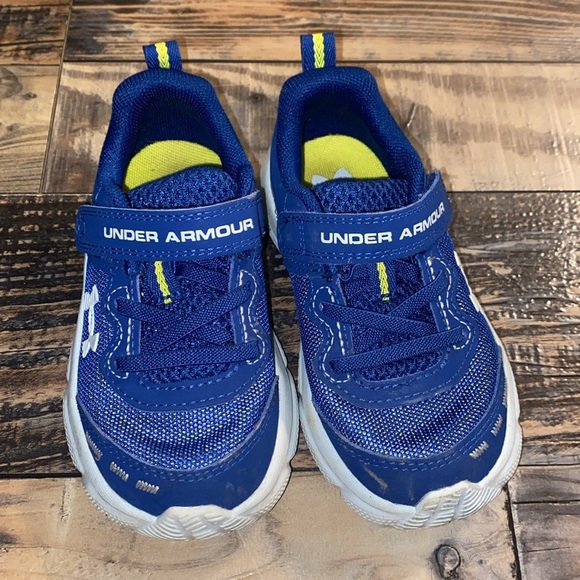 Boys Under Armour sneakers size 7 - Picture 2 of 4